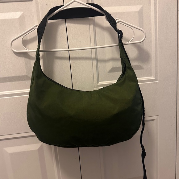 BAGGU Medium Crescent in Bay Laurel - Picture 3 of 6